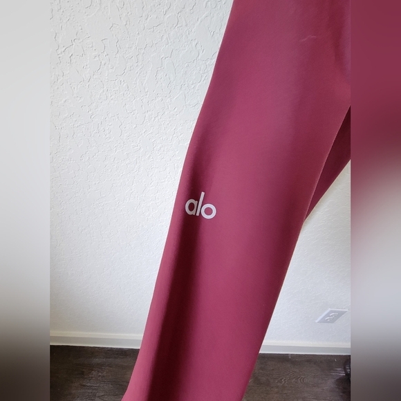 Alo Yoga Warrior Ripped Distressed Red ActiveWorkout Leggings Small - Picture 8 of 11